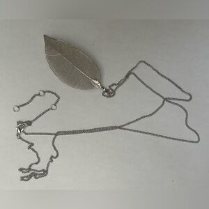 Elegant Silver Leaf Pendant Necklace